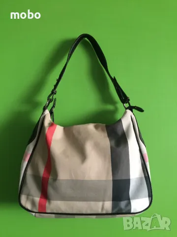 Дамска многоцветна чанта от водоустойчива промазка, едно отделение с вътрешен джоб, отделно има два 