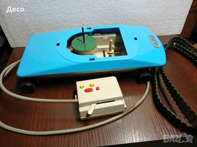 Стара немска играчка луноход.