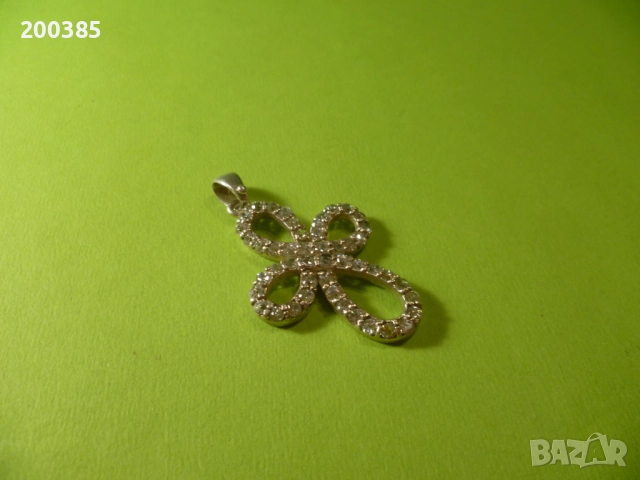 Стар стилизиран сребърен кръст с бели кристали, снимка 2 - Колиета, медальони, синджири - 52671907