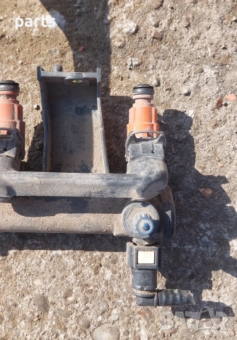 Горивна Рейка и Дюзи Пежо Партнер 1.6 Бензин - Ситроен Берлинго , снимка 5 - Части - 53908638