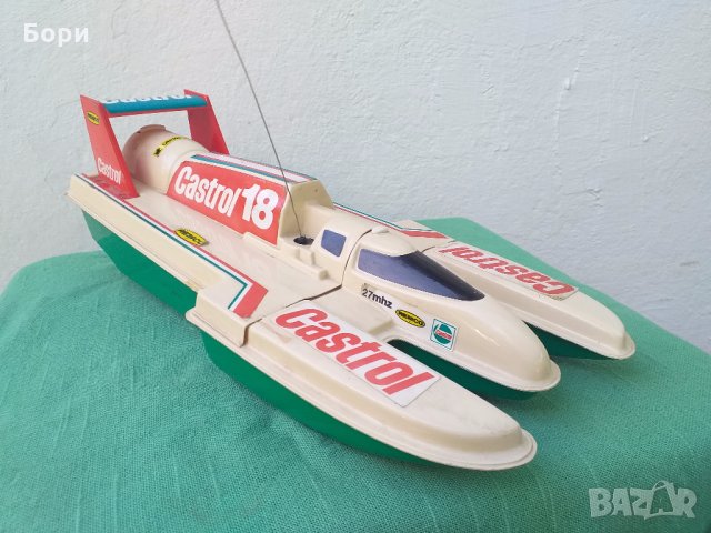 Стара радиоуправляема лодка