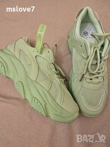 Нови маратонки 