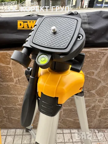 Тринога стойка за лазерен нивелир DeWALT DE0881T, 0.75-1.84 м, снимка 3 - Измервателни инструменти - 56221437