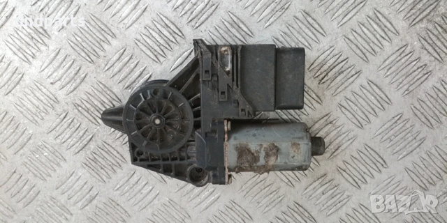 Моторче стъклоповдигач VW Passat 2001г.(заден ляв)	