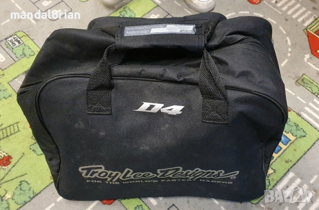 каска D4 CARBON HELMET W/MIPS STEALTH BLACK / SILVER size L Troy lee designs TLD, снимка 2 - Велосипеди - 52416396