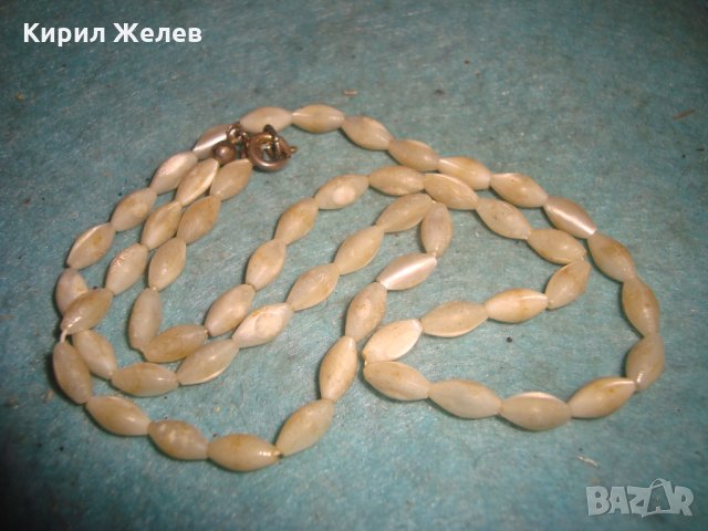 СТАР АРТ ДЕКО СКЪПОЦЕНЕН ГЕРДАН от РЪЧНО ШЛИФОВАН БЯЛ ИВИЧЕСТ АХАТ с ПОСРЕБРЕНА ЗАКОПЧАЛКА 27065, снимка 2 - Антикварни и старинни предмети - 35078554