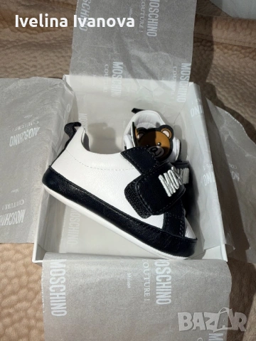 Оригинални бебешки буйки на Moschino, снимка 4 - Бебешки обувки - 53945916