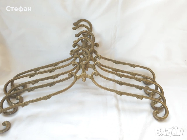 Стари бронзови закачалки