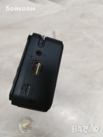 портативен радио приемник с вградена батерия и соларно зареждане , снимка 3 - Радиокасетофони, транзистори - 52448245