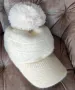 Нова шапка с козирка и пух - бяла с помпон , снимка 3