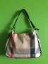 Дамска многоцветна чанта от водоустойчива промазка, едно отделение с вътрешен джоб, отделно има два , снимка 1