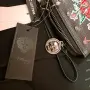 Нова чантичка за ръка, кожена.. с черепи на циповете, ED HARDY оригинал.с етикет, снимка 3
