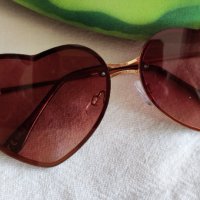 Слънчеви очила с калъф, снимка 2 - Слънчеви и диоптрични очила - 40193452