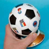 Порцеланова футболна топка Клуб СПАРТА Прага 1970те, снимка 1 - Колекции - 39589879