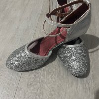 Нови сребристи обувки , снимка 5 - Дамски обувки на ток - 40644347