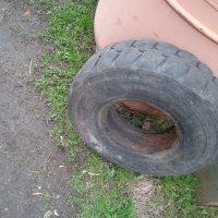 Задна гума за мотокар, снимка 1 - Селскостопанска техника - 39520246