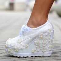 Обувки на платформа - бели - 710-12, снимка 1 - Дамски елегантни обувки - 38078334
