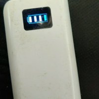 Преносима батерия за телефон 5600 Mah с фенерче ..компактна и лека, снимка 1 - Външни батерии - 30740649