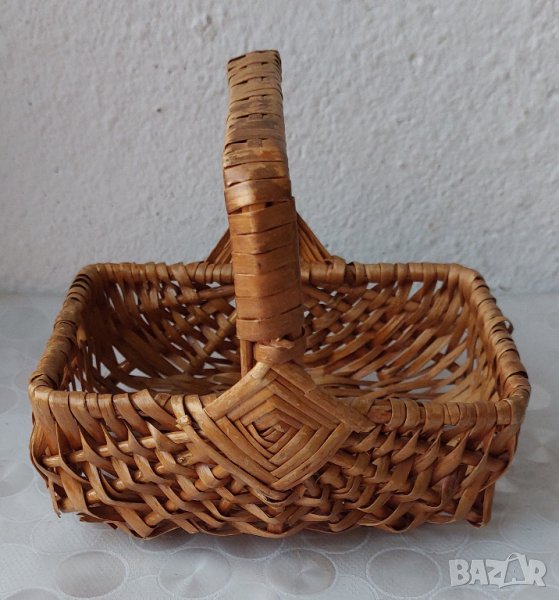 Стара дървена малка сладка плетена правоъгълна кошница с дръжка, снимка 1