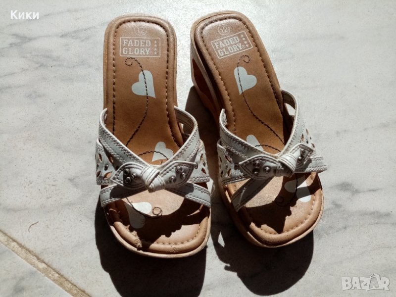 Бели кожени чехли със сърце и дървени платформи, снимка 1