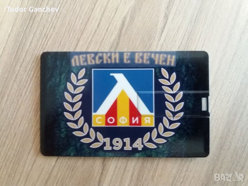 USB 2 флашка 32гб Левски, снимка 1