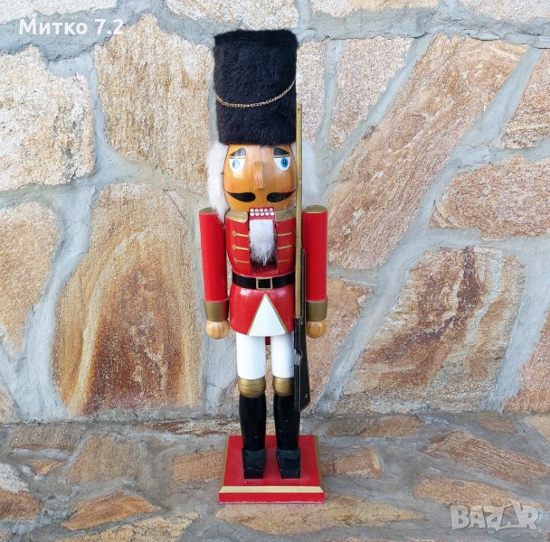 Голяма дървена фигура  лешникотрошач, снимка 1