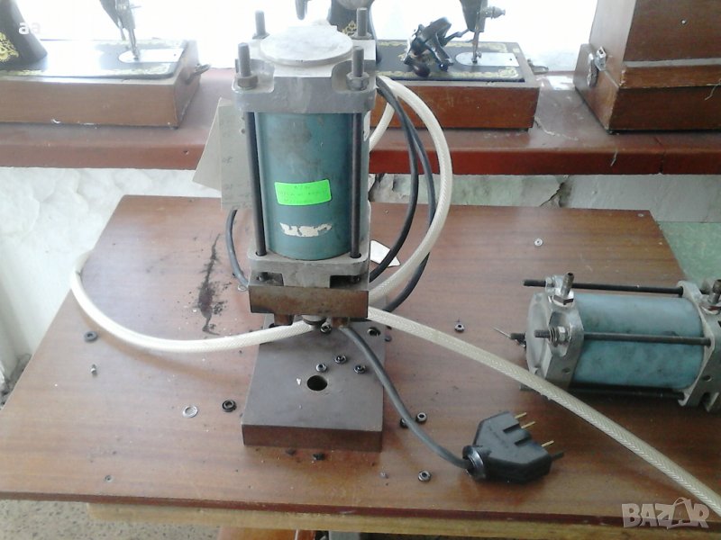 Пневматична преса за метални копчета, снимка 1