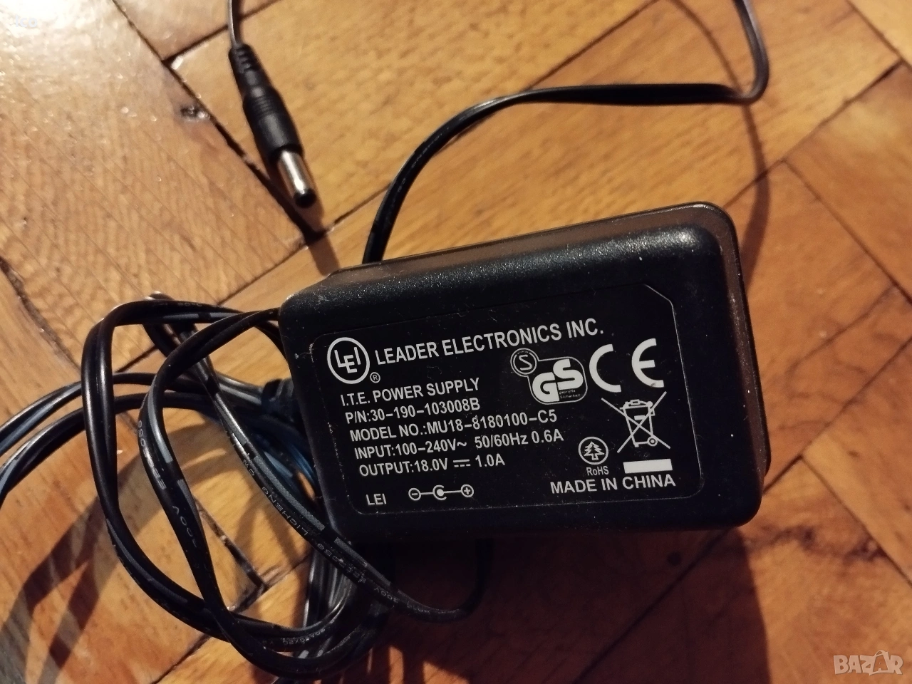 Адаптер зарядно 18v, снимка 1