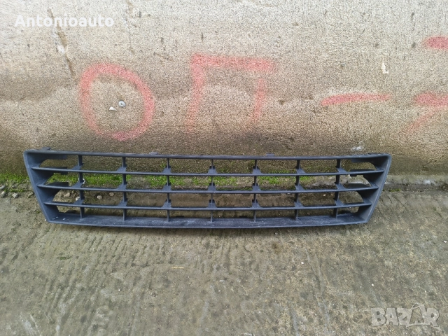 5M0853677 оригинална решетка предна броня golf plus, снимка 4 - Части - 52492963