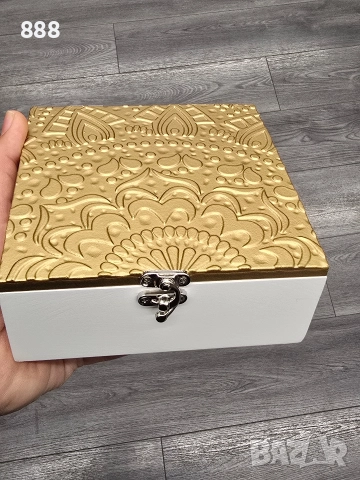 кутии и подноси