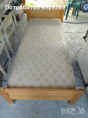 Единично легло с матрак. 