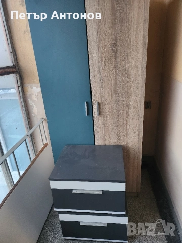 продавам малък гардероб и 2 шкавчета