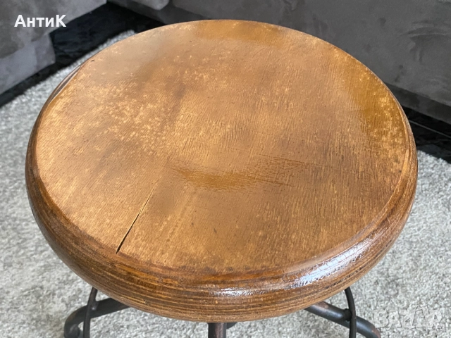 Индустриално Винтидж Столче на Винт, снимка 5 - Антикварни и старинни предмети - 52489131