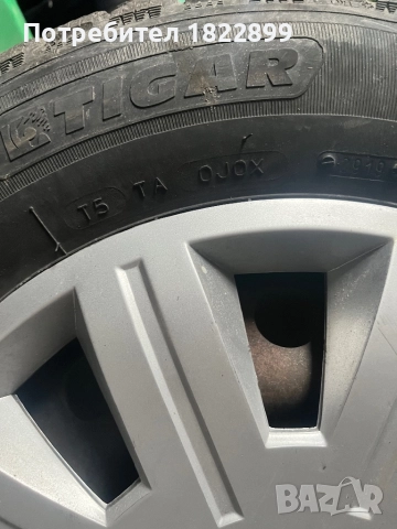 4 зимни гуми 195/65/15 комплект със железни   джанти  , снимка 2 - Гуми и джанти - 52186375
