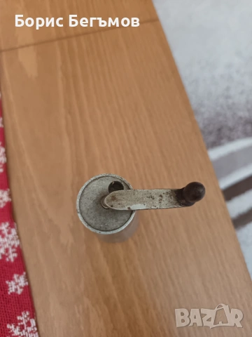 Стара алуминиева мелничка за черен пипер., снимка 2 - Антикварни и старинни предмети - 53074286