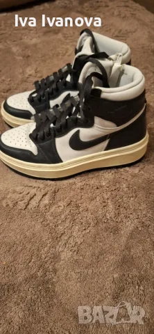Дамски кецове Nike Air Jordan 1, снимка 3 - Кецове - 56456015