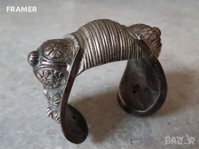 Огромна Възрожденска сребърна 1860 гривна рогатка запазена, снимка 1 - Антикварни и старинни предмети - 36500700
