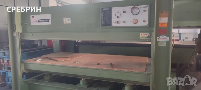 Топла хидравлична преса 2500/1300 с 6 цилиндри