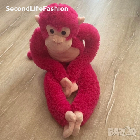 Розова плюшена маймунка с лепящи крака 