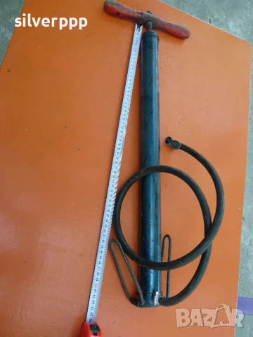  Стара автомобилна помпа 