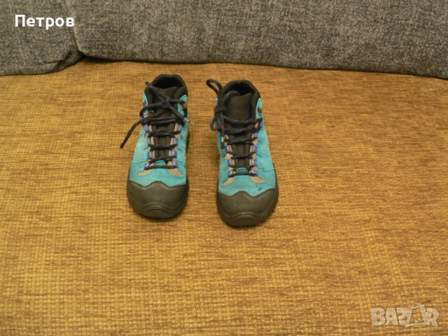 туристически обувки