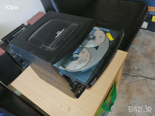 Продавам стерео 3-CD, double cassete, FM/AM radio tunner, Venturer CD2032-3, снимка 4 - Аудиосистеми - 40456963