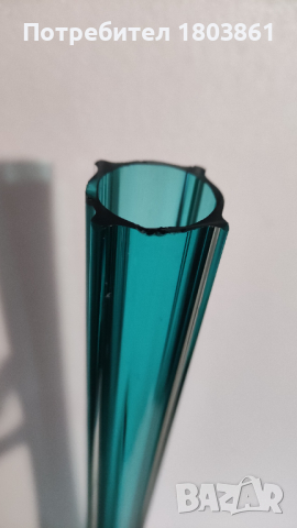 Висока тясна ваза от цветно стъкло с масивна удебелена основа, снимка 3 - Вази - 44719400
