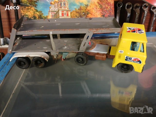 Стара полска играчка автовоз. 