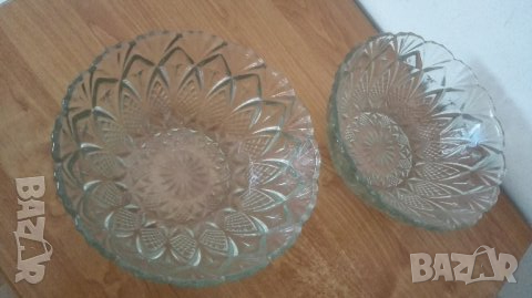 Две купи дълбоки стъкло