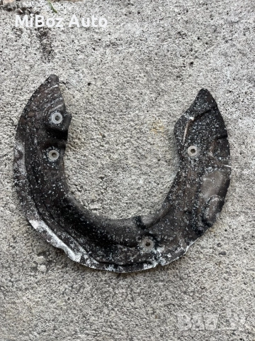 Предпазна пластина спирачен диск БМВ Е90 BMW , снимка 2 - Части - 52252363