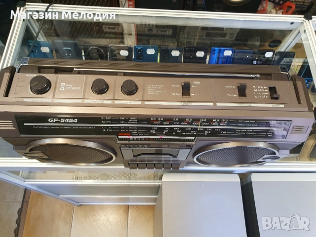 Радиокасетофон SHARP GF-5454 В перфектно техническо и много добро визуално състояние., снимка 4 - Радиокасетофони, транзистори - 51769782