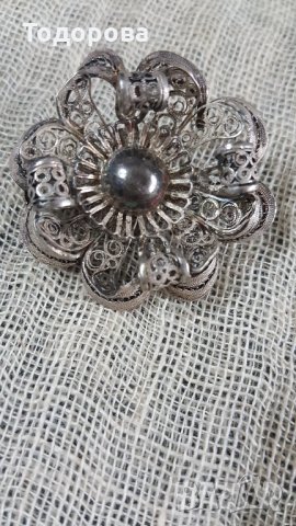 Старинна сребърна филигранна брошка
