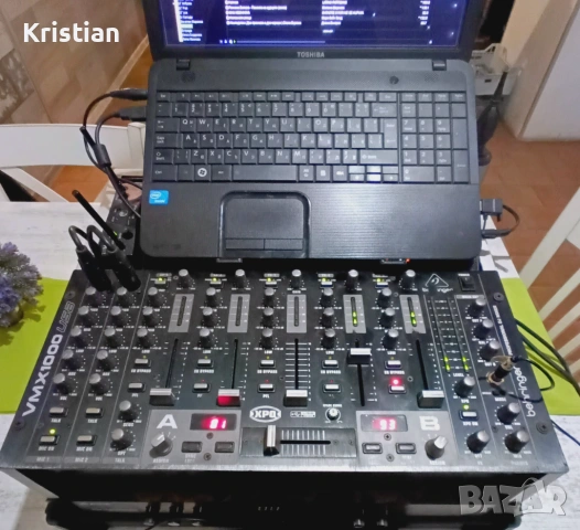 DJ миксер мишпулт смесител предусилвател VMX1000usb Behringer, снимка 2 - Ресийвъри, усилватели, смесителни пултове - 54007112