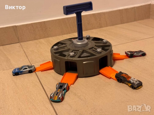 Много Писти Hot Wheels от високия клас, снимка 11 - Коли, камиони, мотори, писти - 52656857